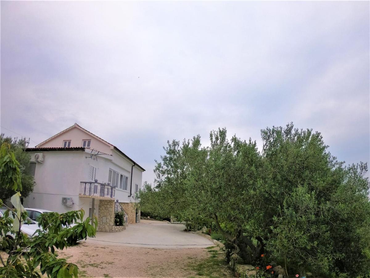 Apartman Tina Ražanac Esterno foto