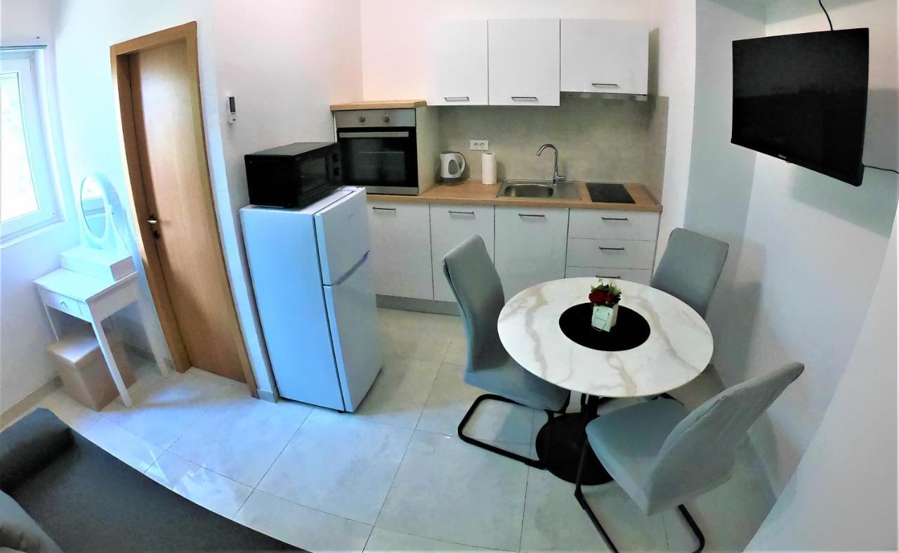 Apartman Tina Ražanac Esterno foto