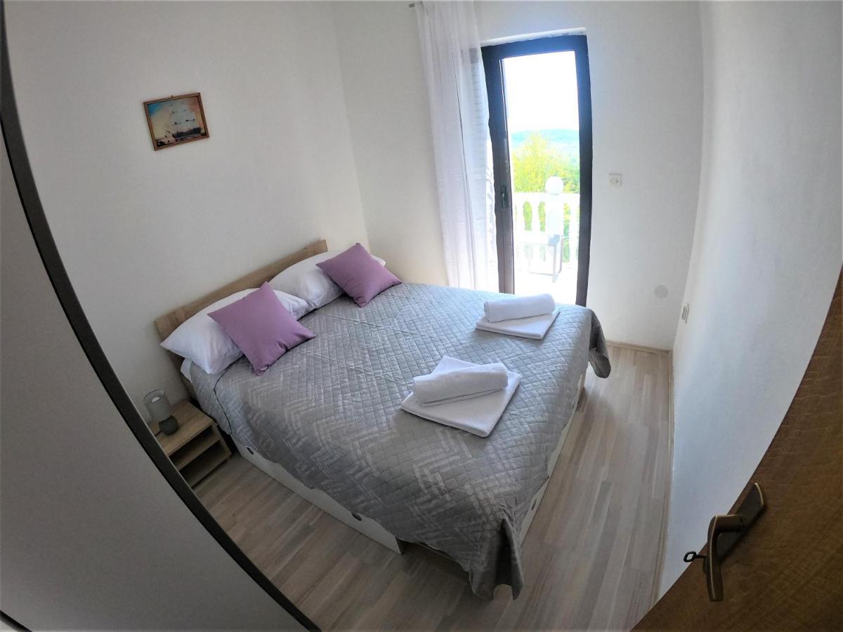 Apartman Tina Ražanac Esterno foto
