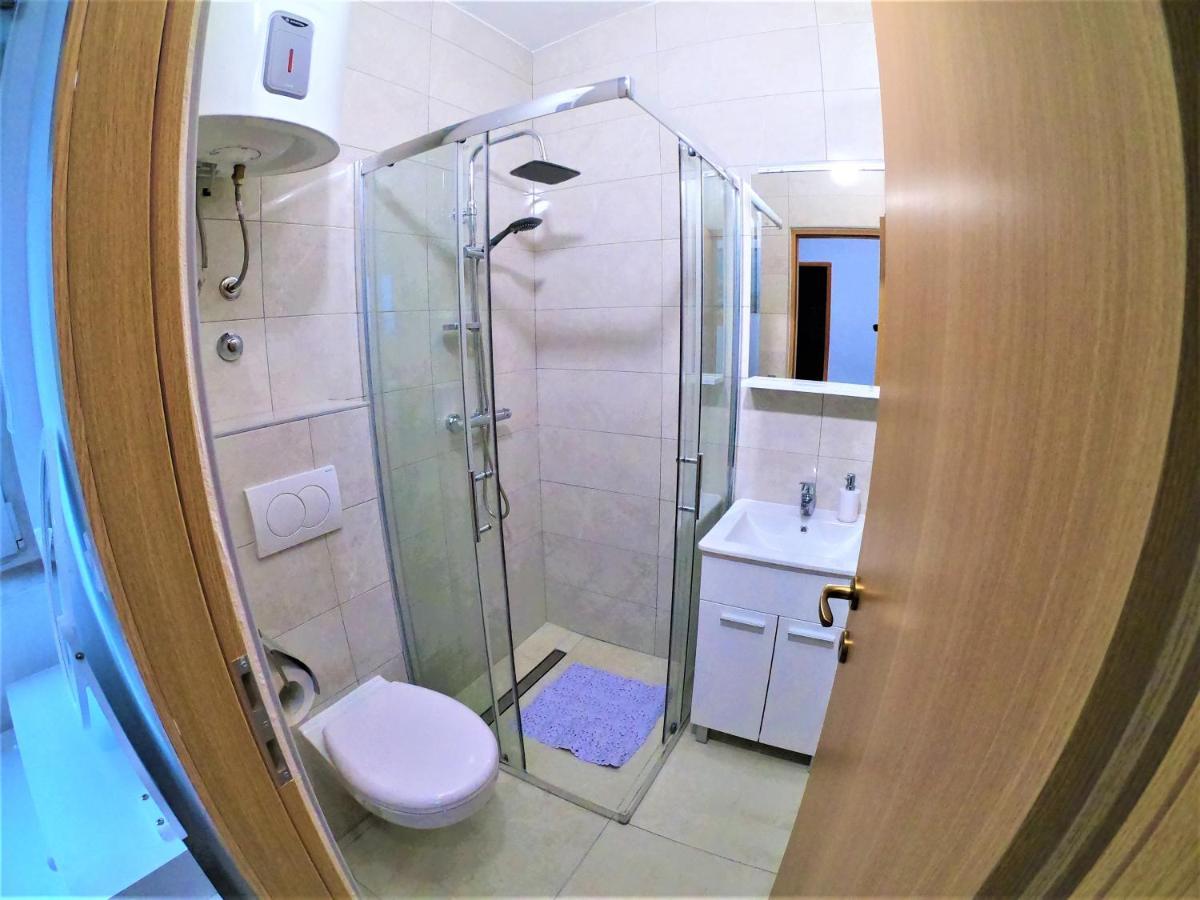 Apartman Tina Ražanac Esterno foto